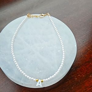 Trendy faux pearl choker